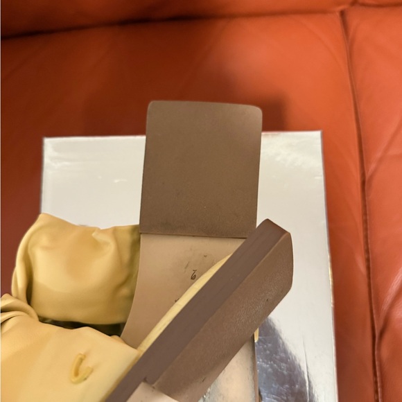 🔥Circus by Sam Edelman Ruffled Tan Sandals - Picture 7 of 8